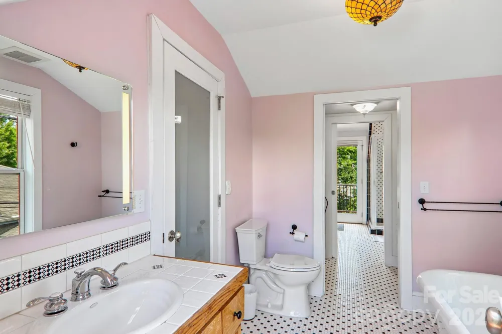 23 Tuskeegee Street Asheville, NC 28801