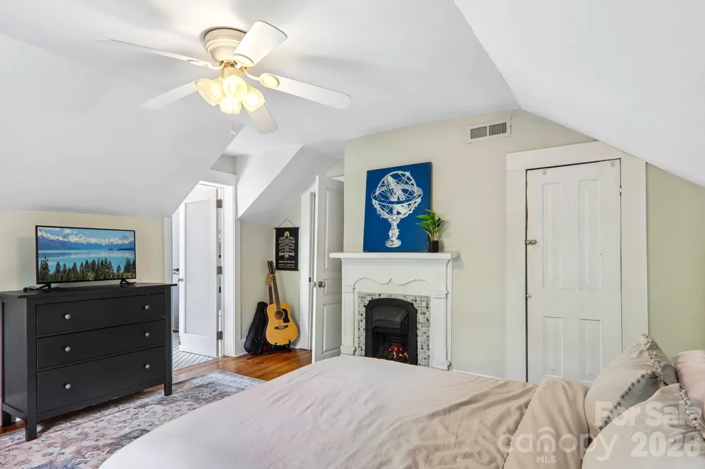 23 Tuskeegee Street Asheville, NC 28801