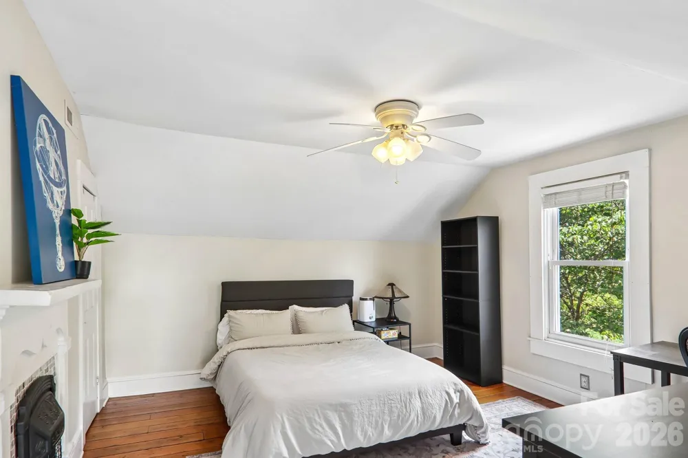 23 Tuskeegee Street Asheville, NC 28801