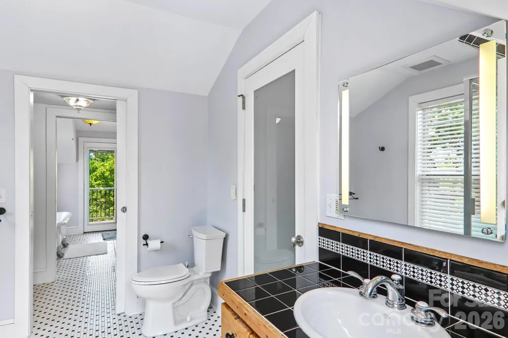 23 Tuskeegee Street Asheville, NC 28801