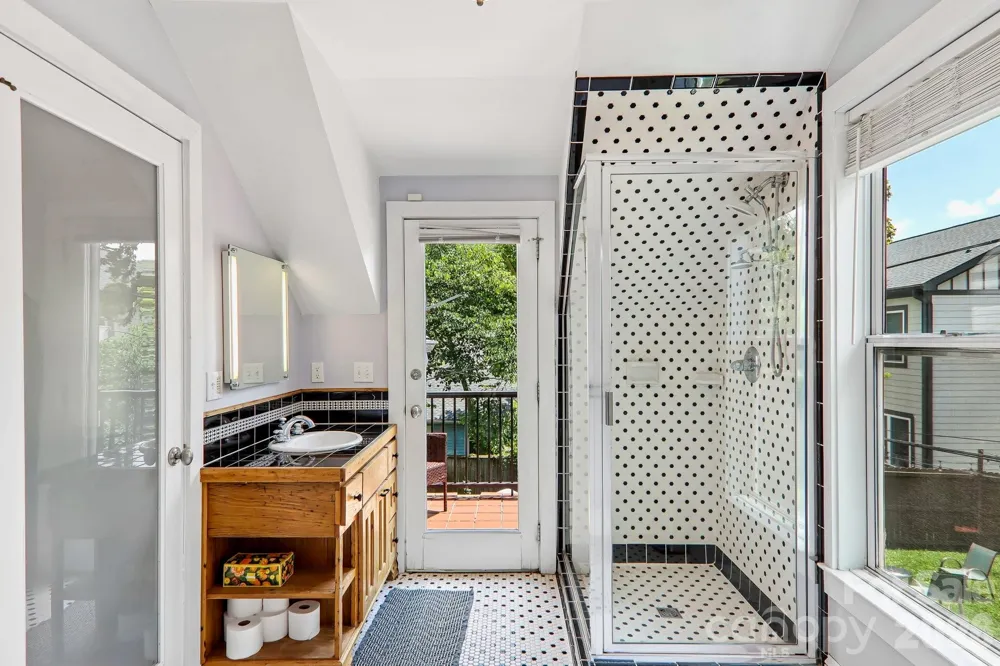 23 Tuskeegee Street Asheville, NC 28801