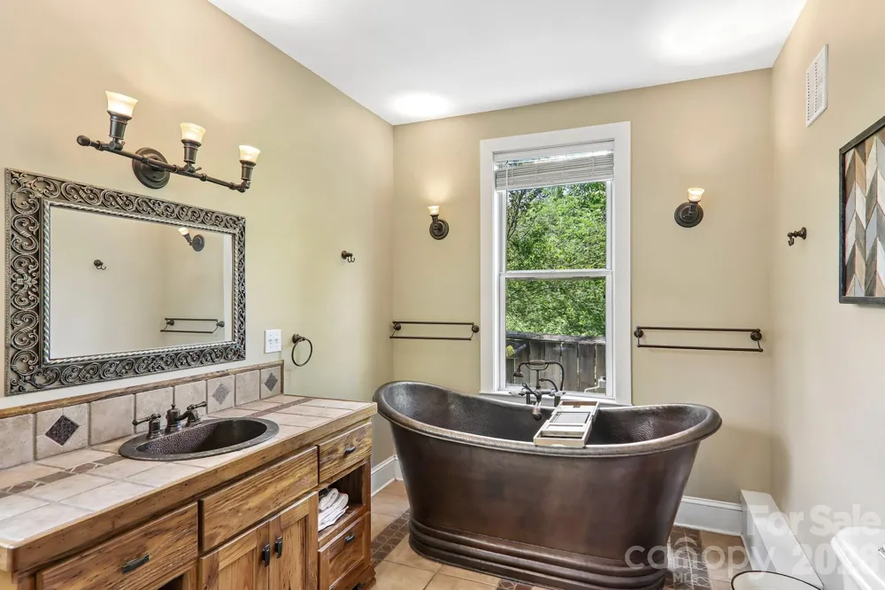 23 Tuskeegee Street Asheville, NC 28801