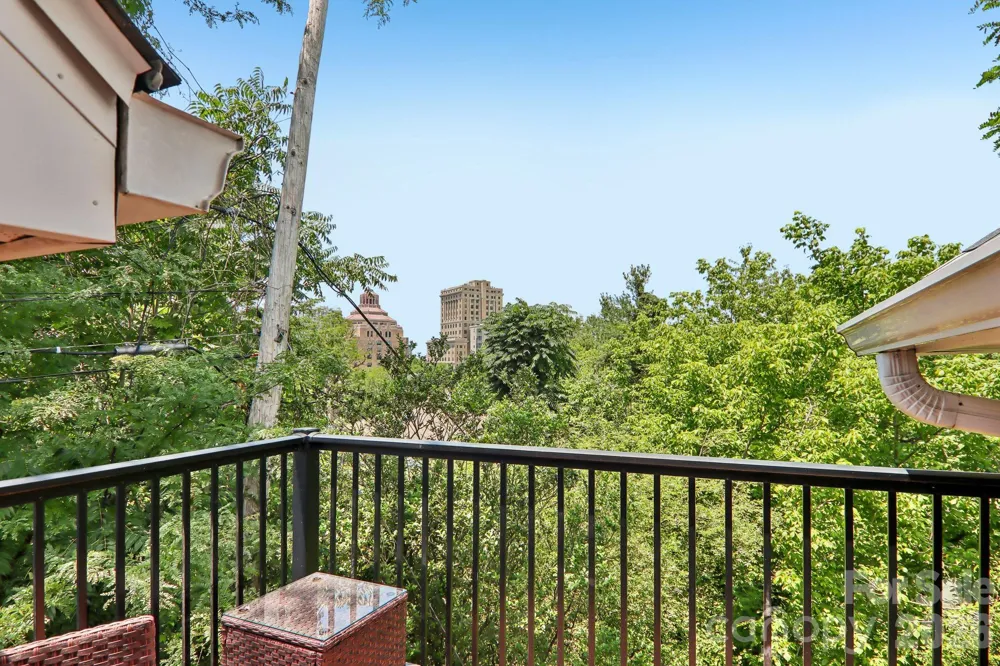 23 Tuskeegee Street Asheville, NC 28801