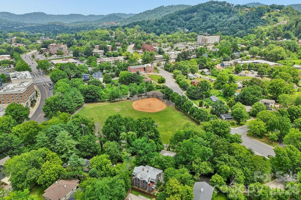 23 Tuskeegee Street Asheville, NC 28801
