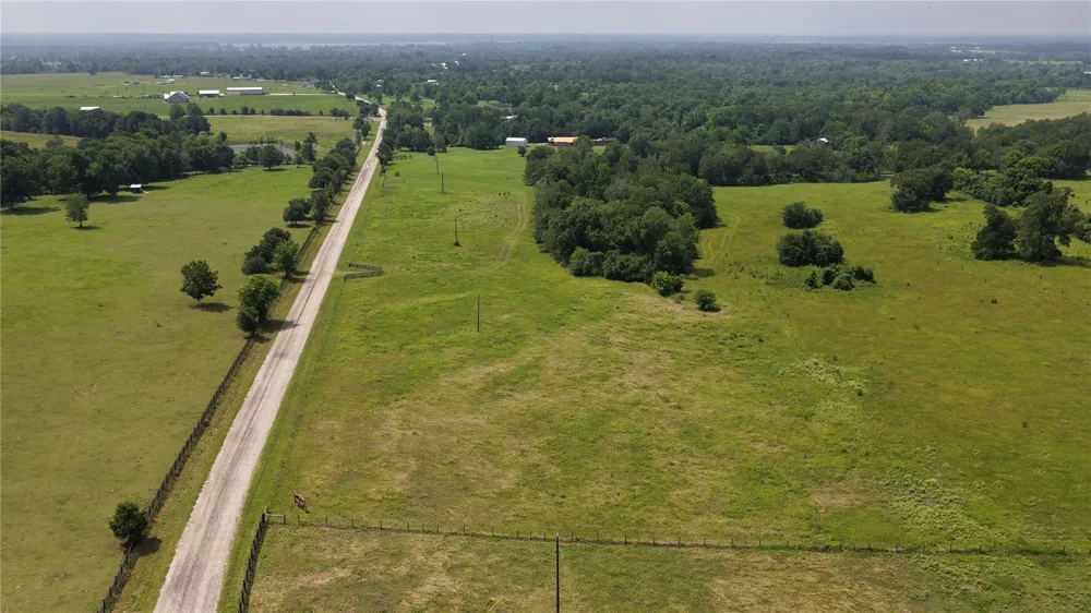 5 Brown College Lane Washington, TX 77880