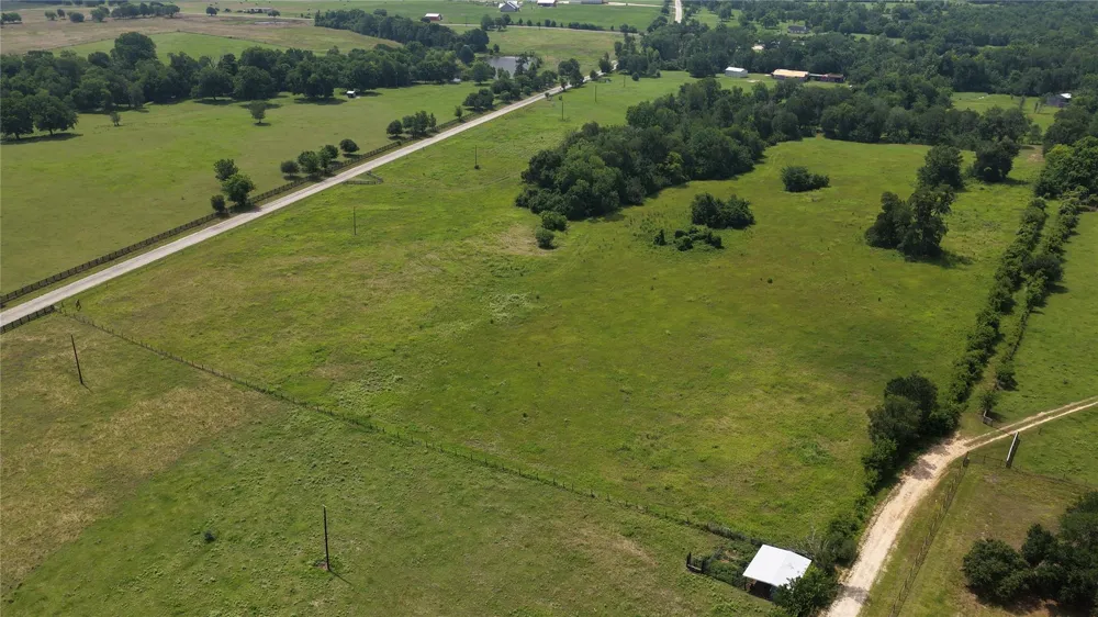 5 Brown College Lane Washington, TX 77880