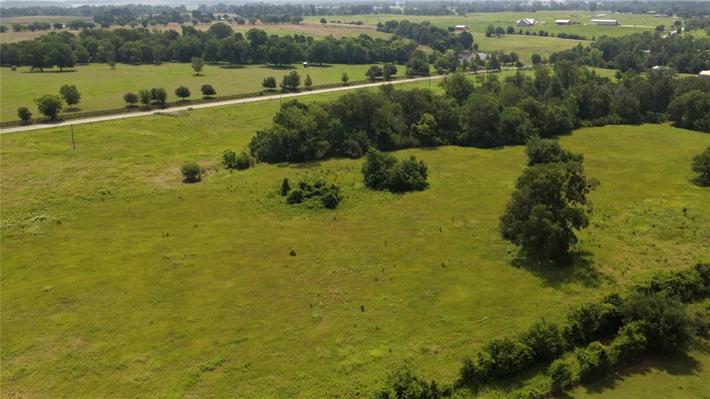5 Brown College Lane Washington, TX 77880