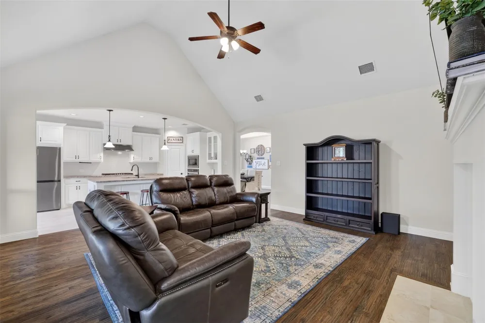 3717 Wildridge Boulevard Oak Point, TX 75068