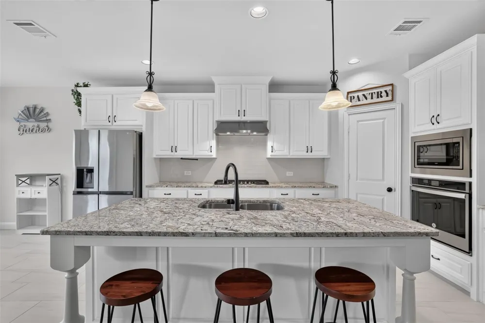 3717 Wildridge Boulevard Oak Point, TX 75068