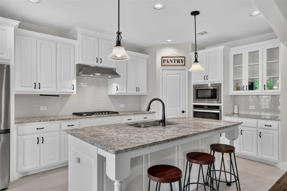 3717 Wildridge Boulevard Oak Point, TX 75068