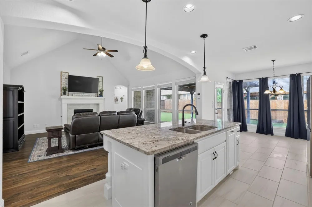 3717 Wildridge Boulevard Oak Point, TX 75068