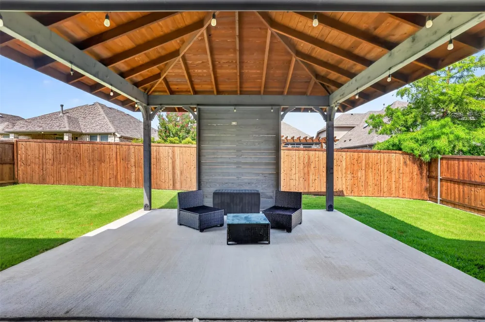 3717 Wildridge Boulevard Oak Point, TX 75068