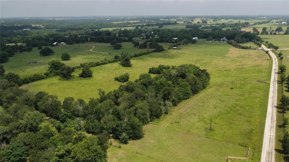 4 Brown College Lane Washington, TX 77880