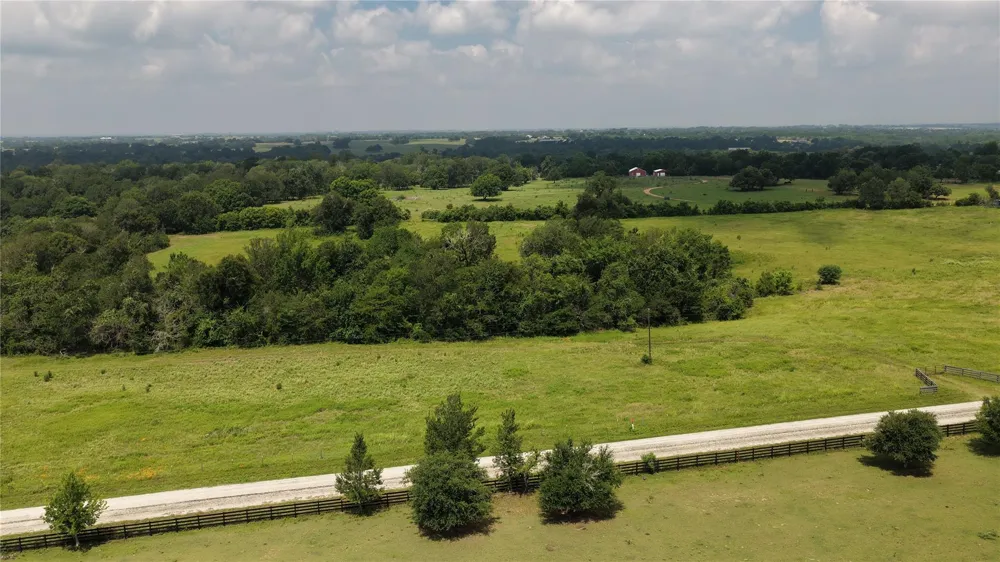 4 Brown College Lane Washington, TX 77880