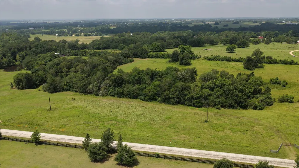 4 Brown College Lane Washington, TX 77880