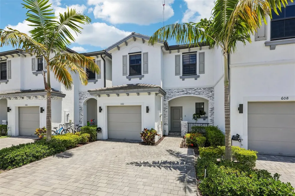 592 NW 203rd Ter Miami Gardens, FL 33169