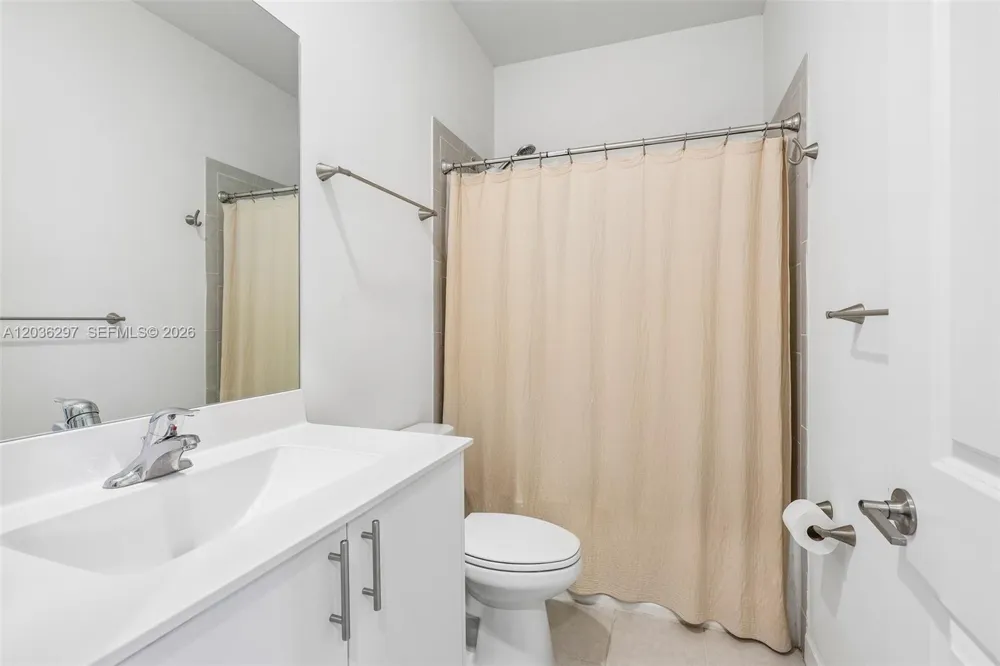 592 NW 203rd Ter Miami Gardens, FL 33169