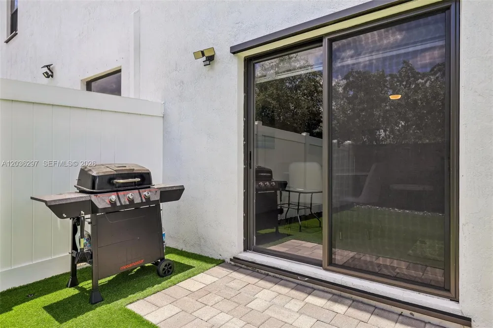 592 NW 203rd Ter Miami Gardens, FL 33169
