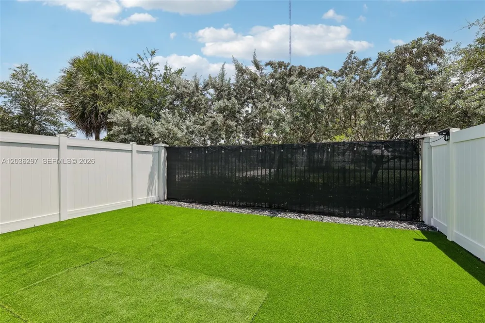 592 NW 203rd Ter Miami Gardens, FL 33169