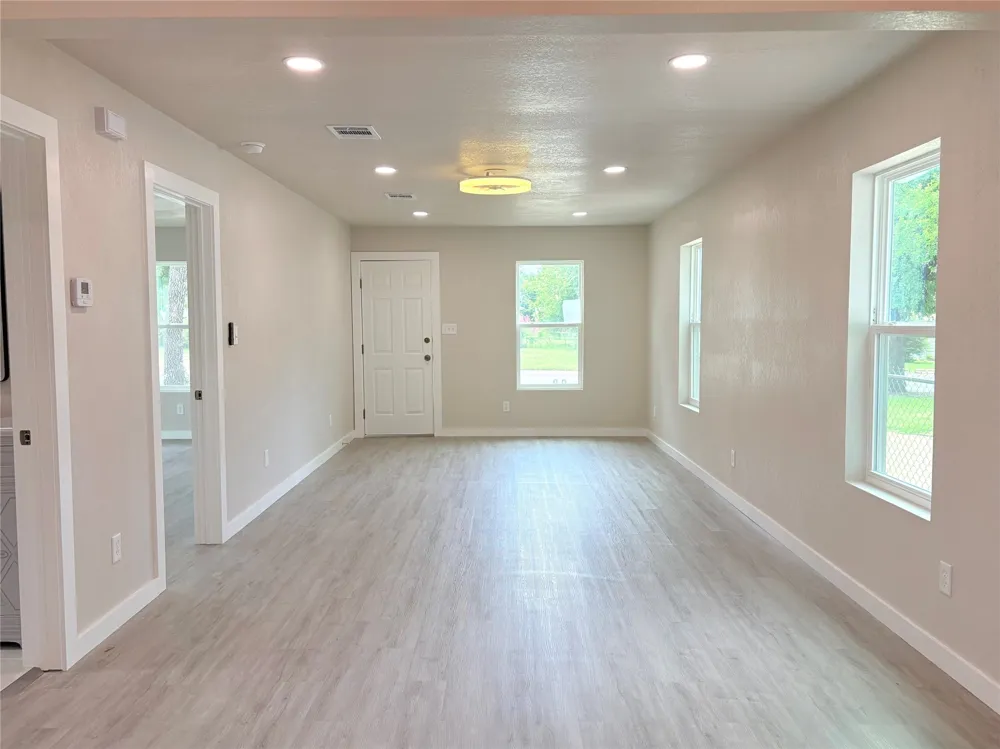 1329 4th St Graham, TX 76450
