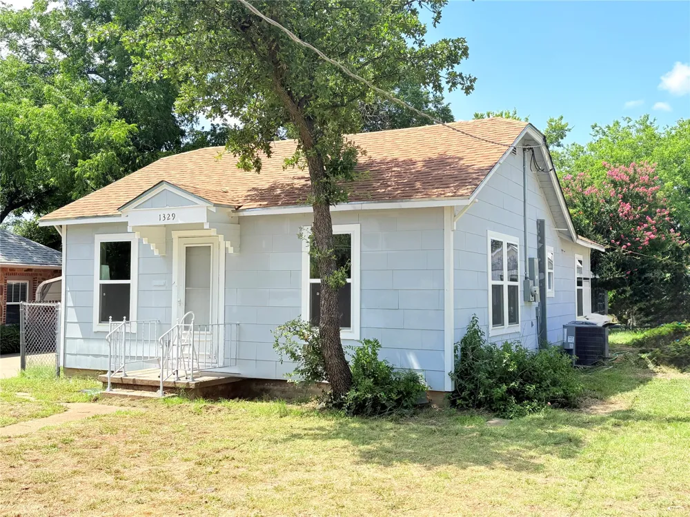 1329 4th St Graham, TX 76450