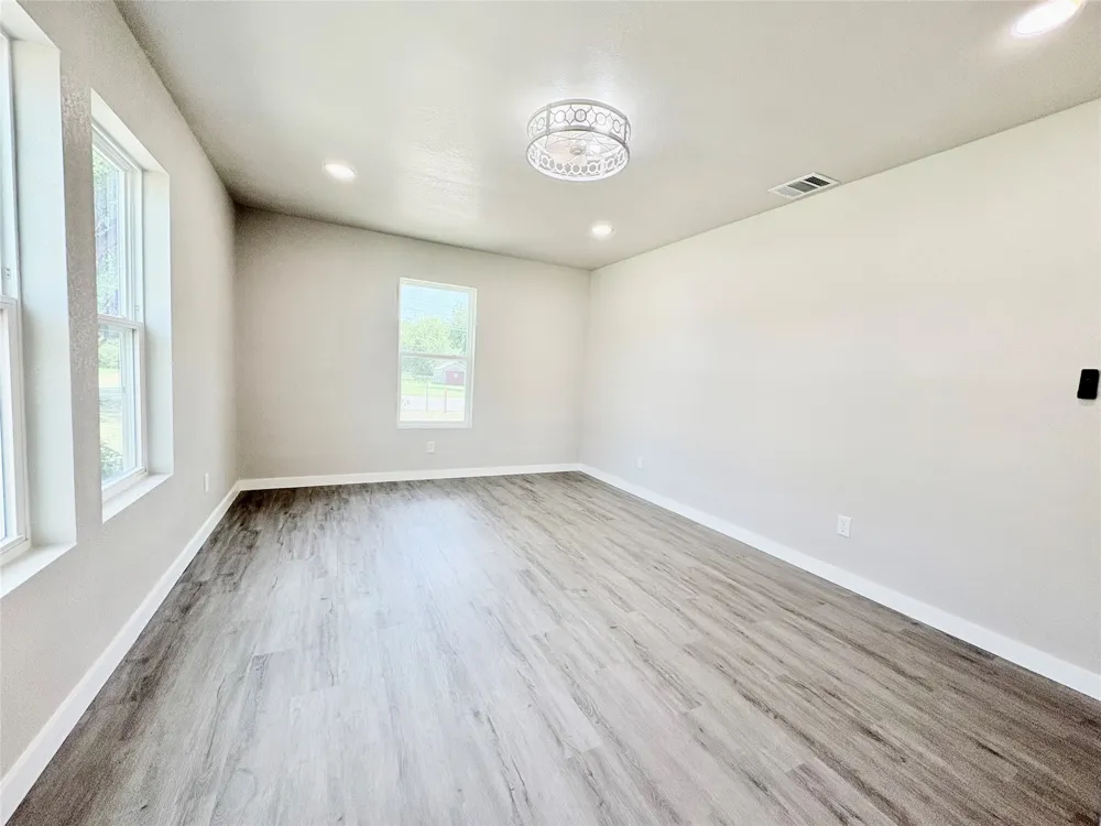 1329 4th St Graham, TX 76450