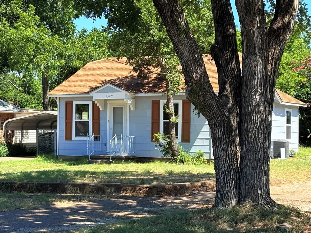 1329 4th St Graham, TX 76450