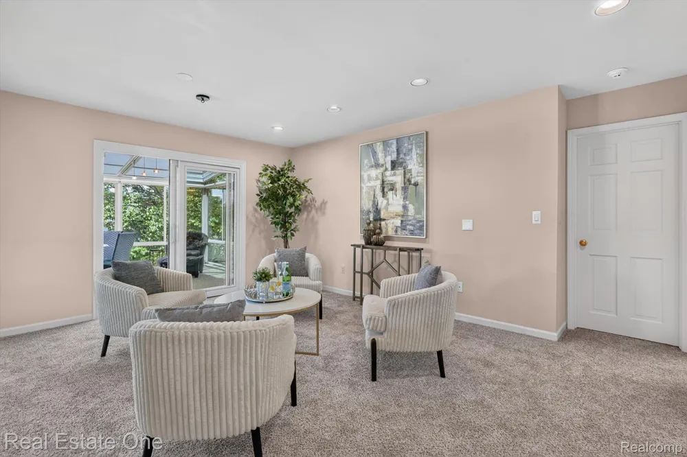 5161 Ledgewood Drive Commerce Charter Township, MI 48382