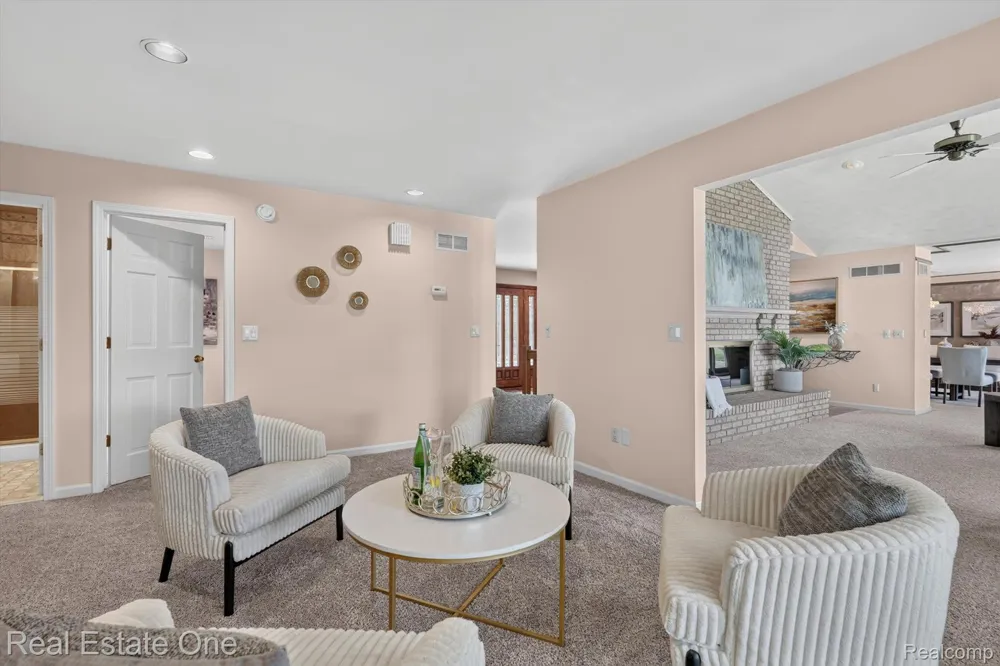 5161 Ledgewood Drive Commerce Charter Township, MI 48382
