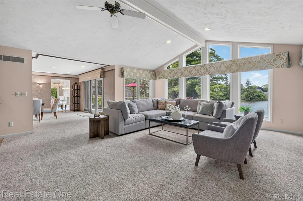5161 Ledgewood Drive Commerce Charter Township, MI 48382