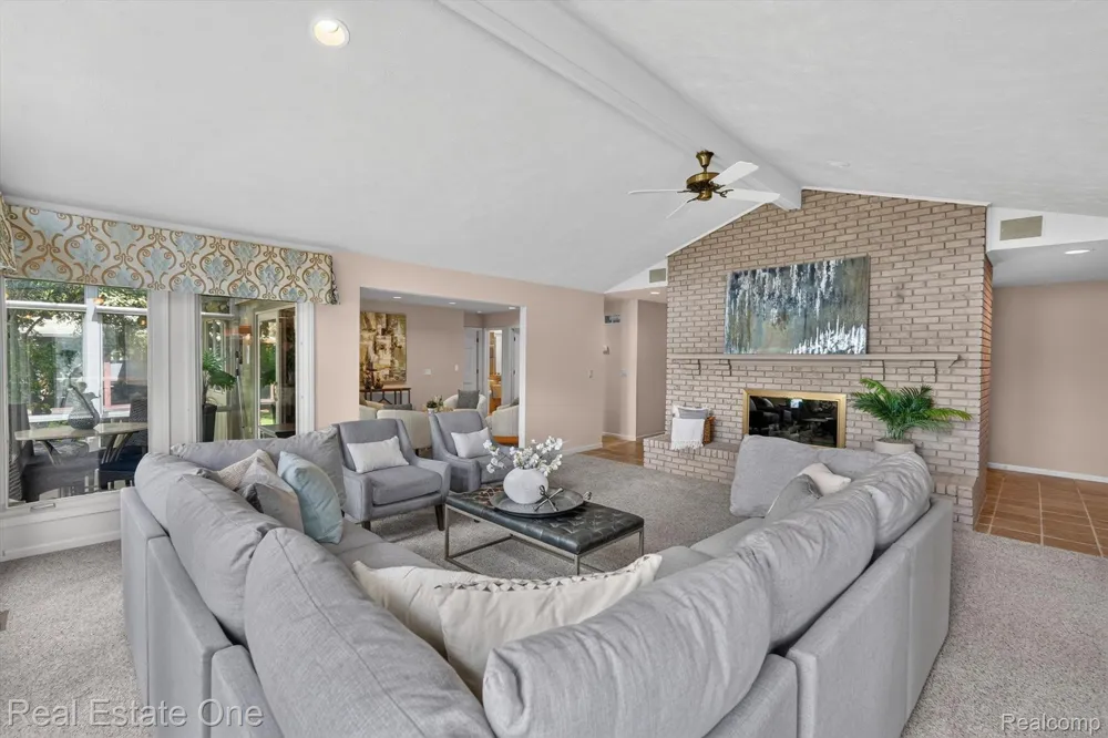 5161 Ledgewood Drive Commerce Charter Township, MI 48382