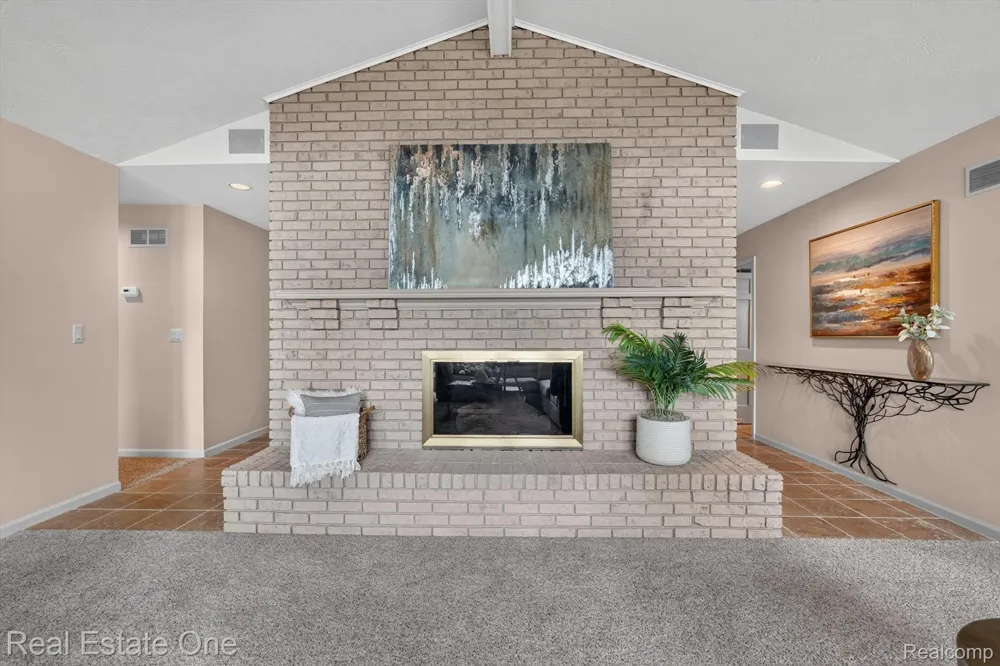 5161 Ledgewood Drive Commerce Charter Township, MI 48382