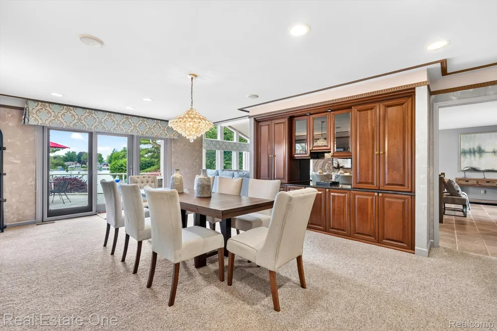 5161 Ledgewood Drive Commerce Charter Township, MI 48382