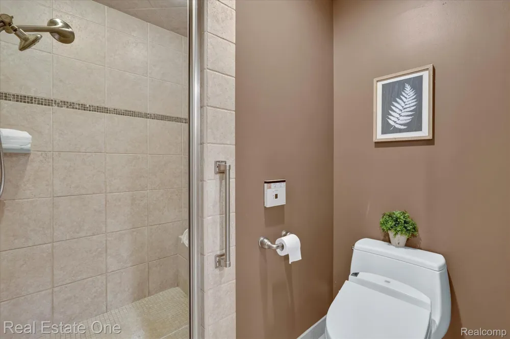 5161 Ledgewood Drive Commerce Charter Township, MI 48382