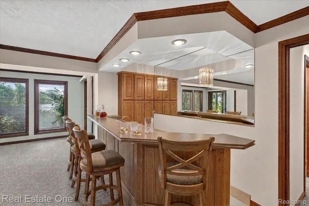 5161 Ledgewood Drive Commerce Charter Township, MI 48382