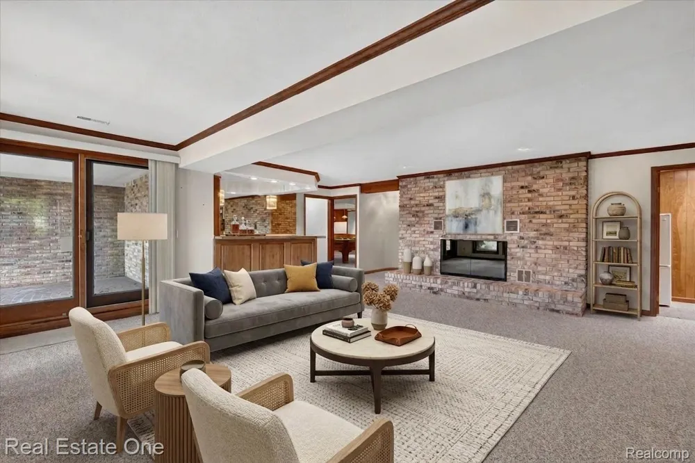 5161 Ledgewood Drive Commerce Charter Township, MI 48382