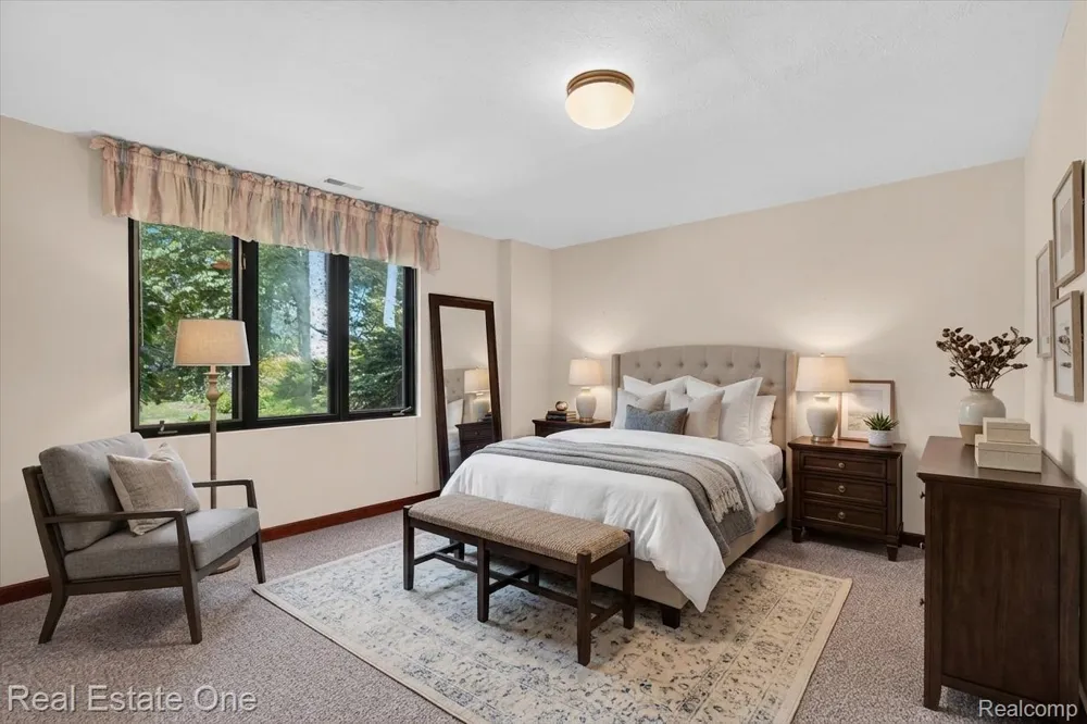 5161 Ledgewood Drive Commerce Charter Township, MI 48382