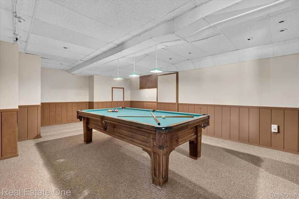 5161 Ledgewood Drive Commerce Charter Township, MI 48382