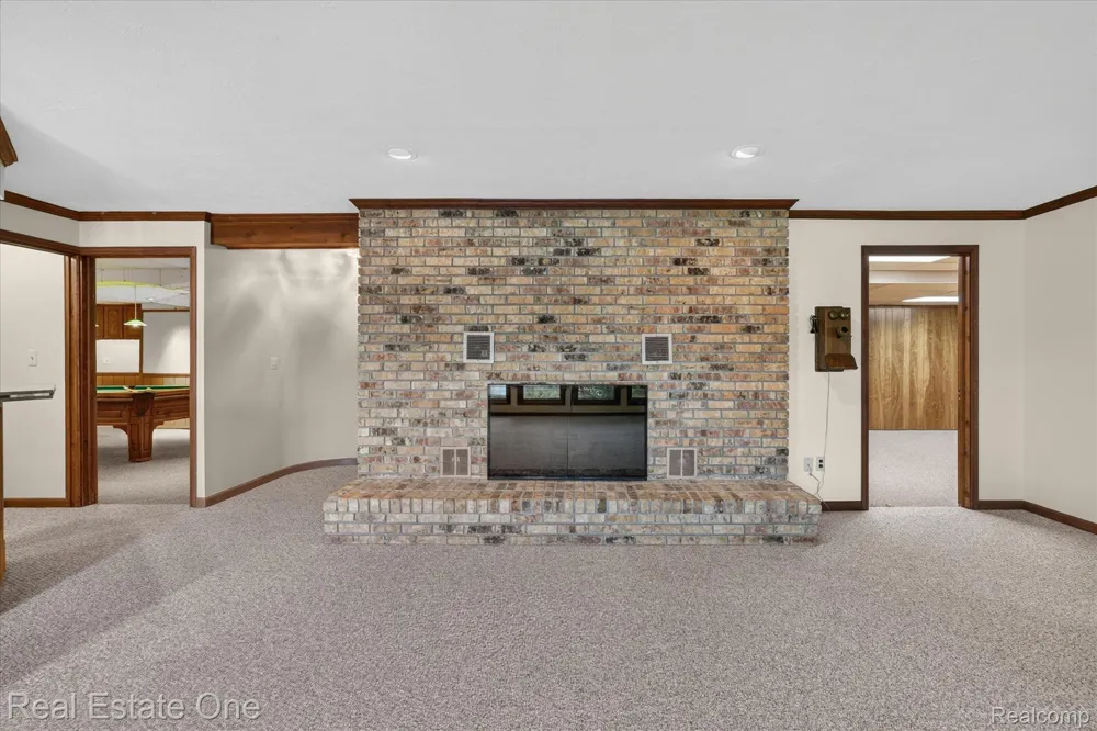 5161 Ledgewood Drive Commerce Charter Township, MI 48382