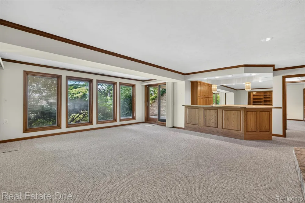 5161 Ledgewood Drive Commerce Charter Township, MI 48382