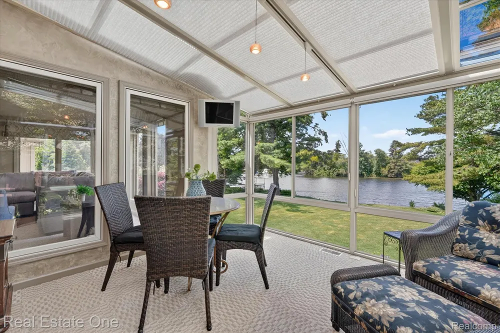 5161 Ledgewood Drive Commerce Charter Township, MI 48382