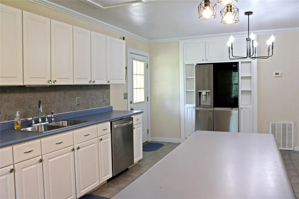 2042 Willow Springs Road Fayetteville, TX 78940