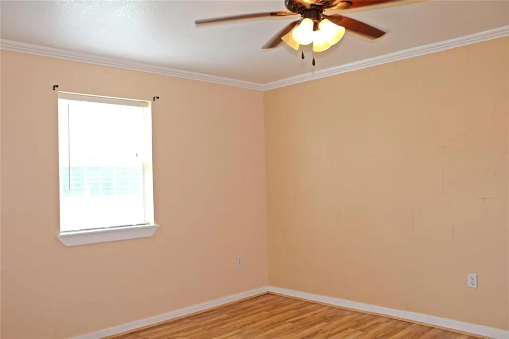 2042 Willow Springs Road Fayetteville, TX 78940