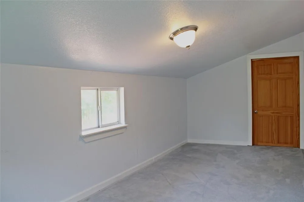 2042 Willow Springs Road Fayetteville, TX 78940