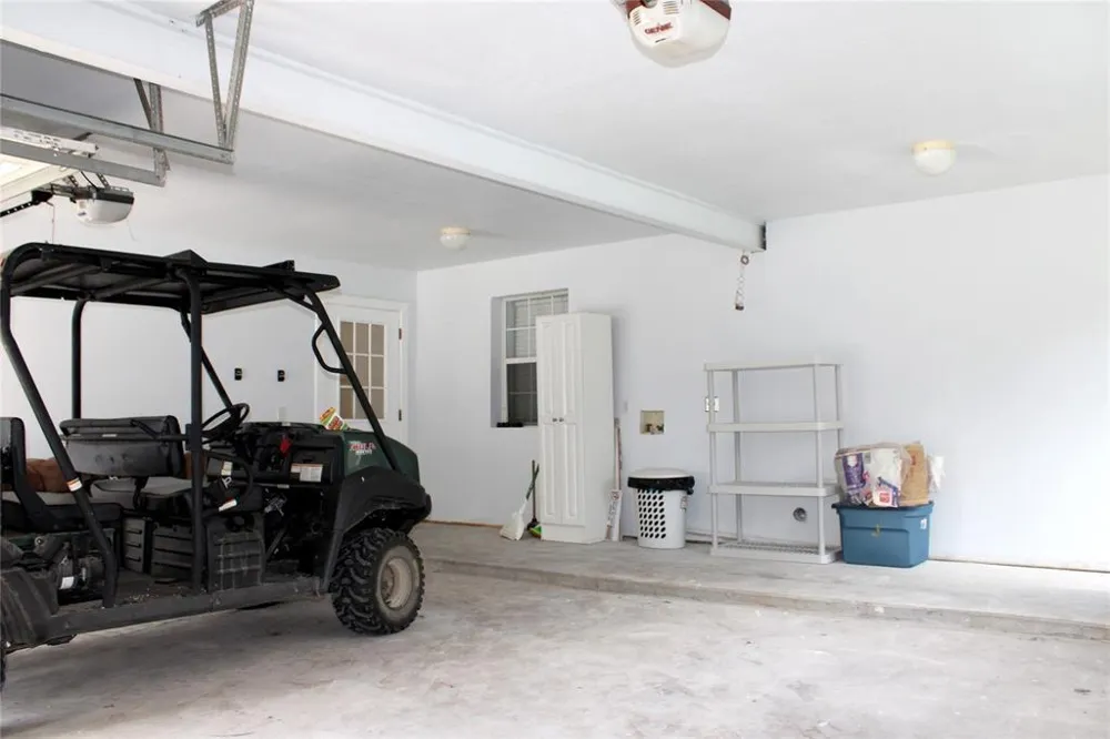 2042 Willow Springs Road Fayetteville, TX 78940