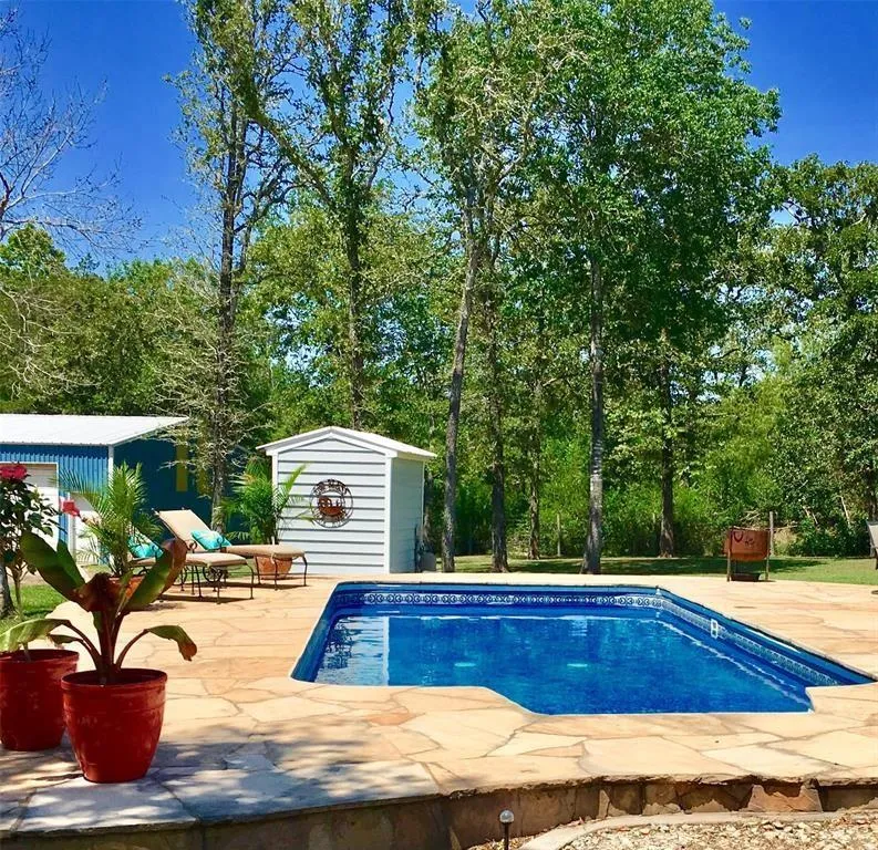 2042 Willow Springs Road Fayetteville, TX 78940