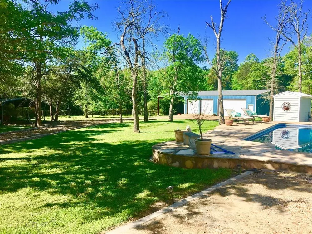 2042 Willow Springs Road Fayetteville, TX 78940