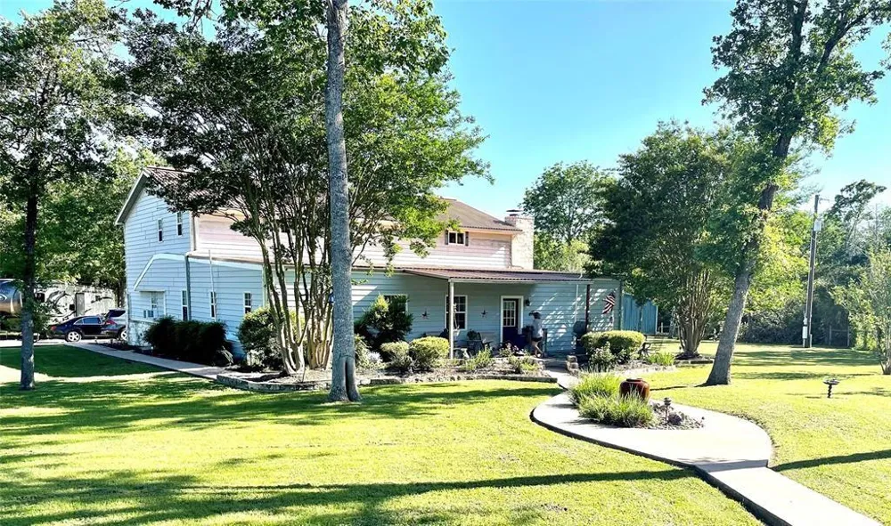 2042 Willow Springs Road Fayetteville, TX 78940