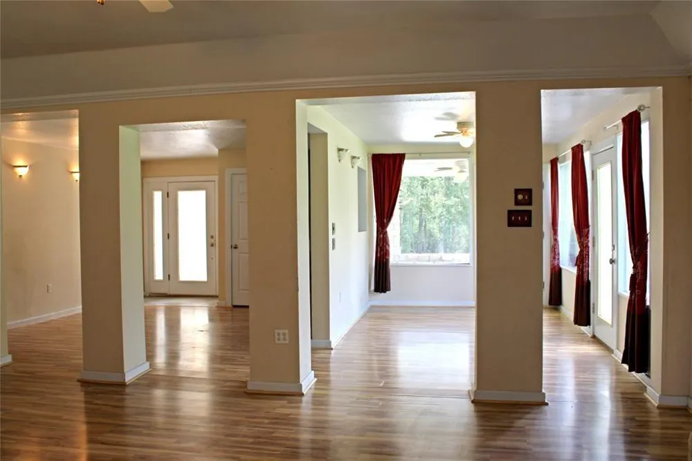 2042 Willow Springs Road Fayetteville, TX 78940