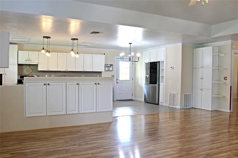 2042 Willow Springs Road Fayetteville, TX 78940